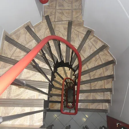 فندق Hipotel Montmartre Gare Du Nord 2*