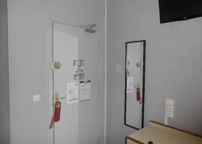Hipotel Montmartre Gare Du Nord 2*